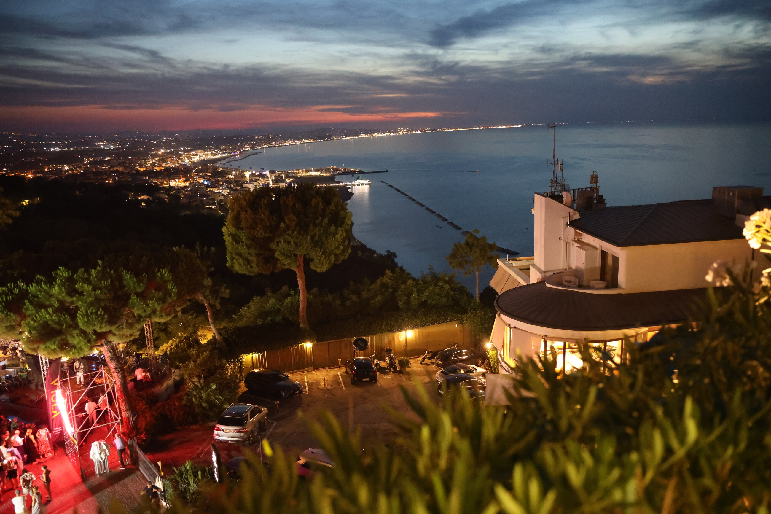 La vista sulla costa di Rimini di notte, da un evento Dalla Gioconda